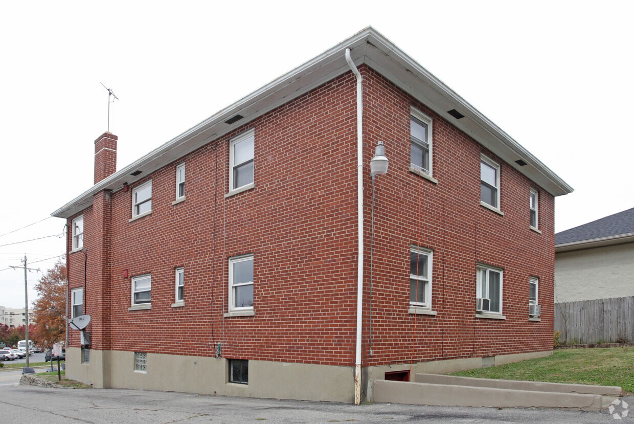 Building Photo - 7205-7207 US Highway 42 Hwy