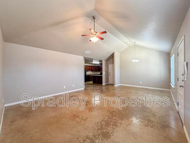 Foto del edificio - 739 A E Ridge Blvd