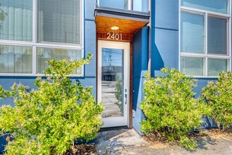 Building Photo - 2401 14th Ave S