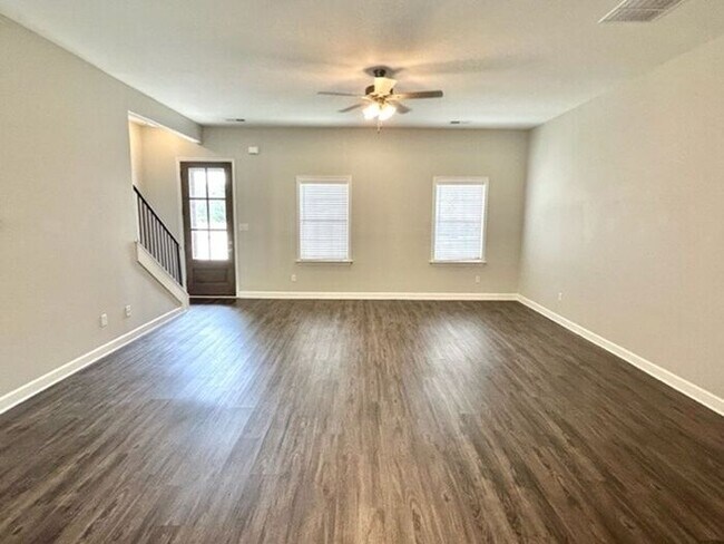 Building Photo - Now Leasing a4 Bedroom 2.5 Bath Home In Ol...
