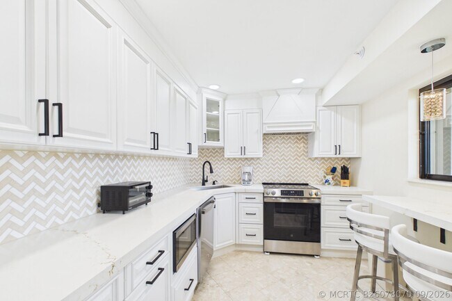Foto del edificio - 400 Ocean Trail Way
