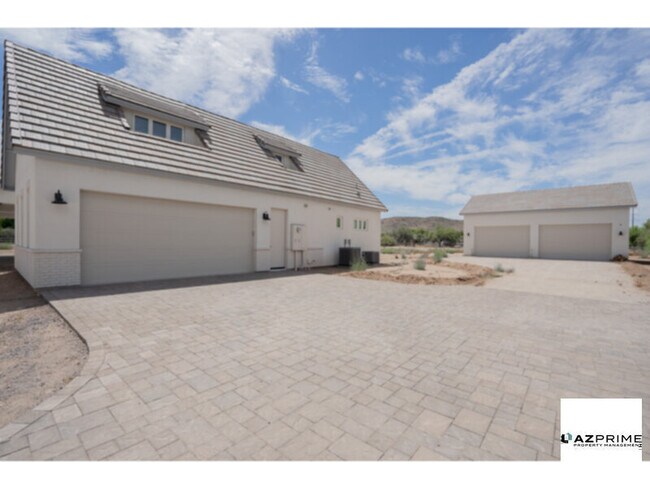 Building Photo - Experience the Epitome of Comfort in this Spacious 4/3.5 House Nestled in the Serene Neighborhood of