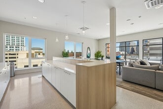 Building Photo - Envoy