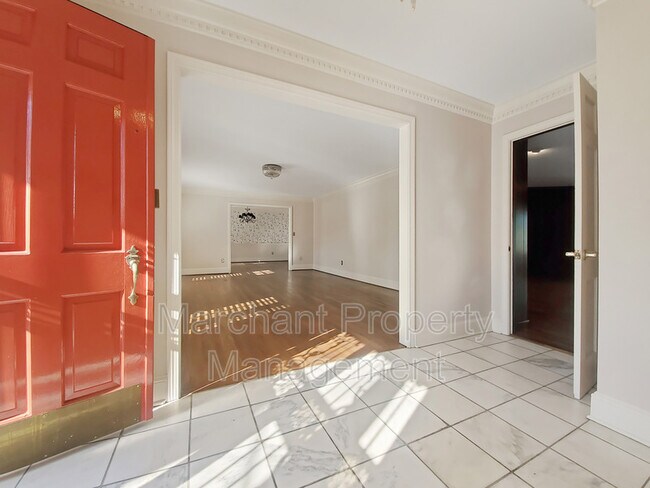 Building Photo - 37 Chanticleer Dr