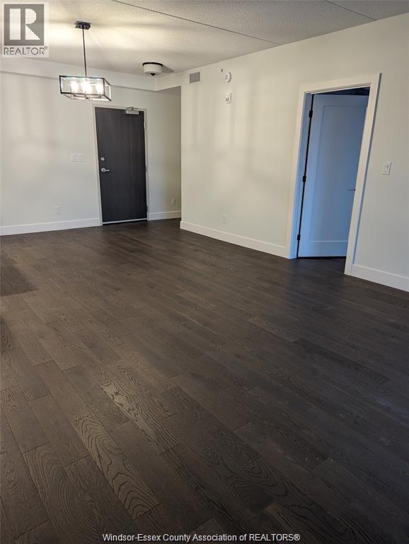 Photo du bâtiment - 2600 Sandwich W Pkwy