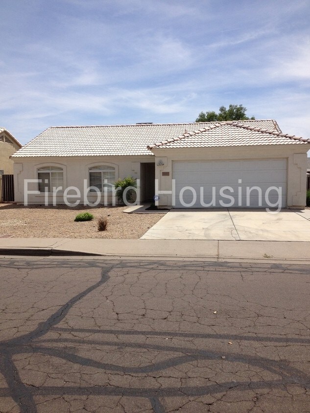 Primary Photo - 9025 W Virginia Ave