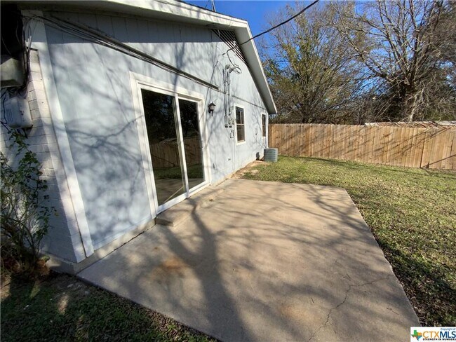 Building Photo - 2305 Bunker Hill Dr