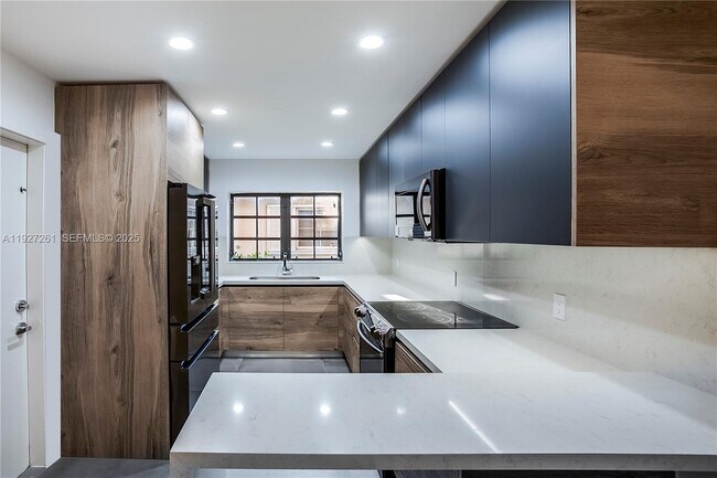 Foto del edificio - 407 Minorca Ave