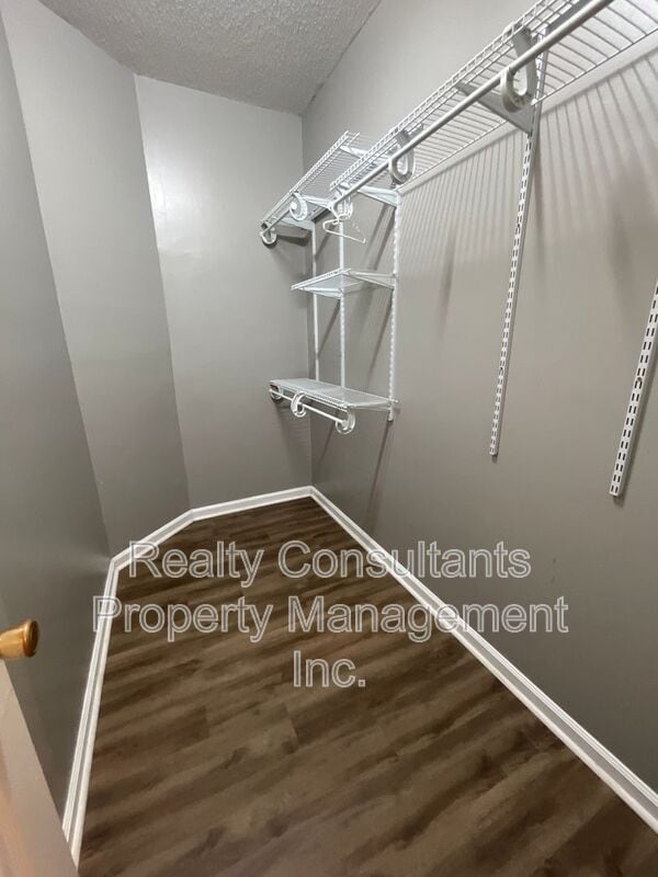 Building Photo - 812 Brittany Way
