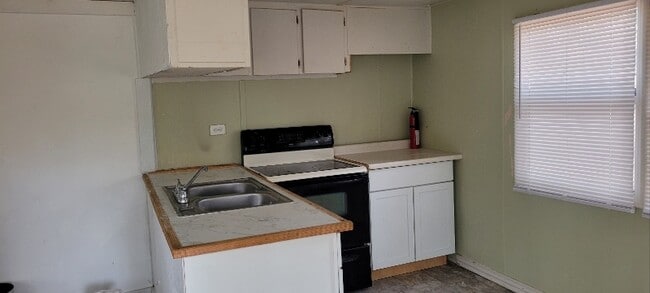 Foto del edificio - 205-437 Holt Ave