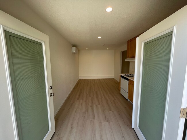 Building Photo - 140 Santa Helena Ave