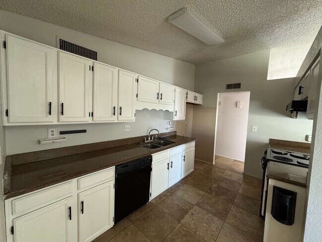 Foto del edificio - 5239 W Freeway Ln