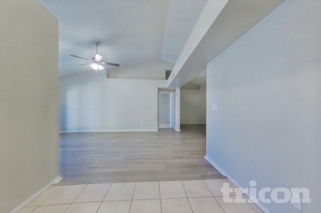 Foto del edificio - 102 W Ivyglen St