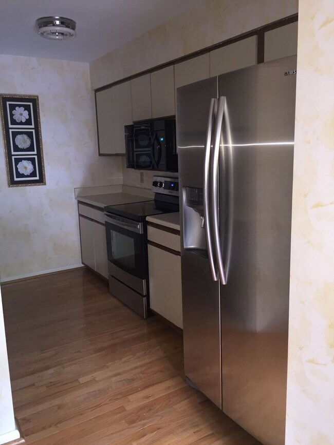Foto del edificio - Modern 3BR Condo in Finley Forest – Prime Chapel Hill Location near UNC & RTP