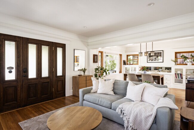 Foto del edificio - 5248 Sierra Villa Dr