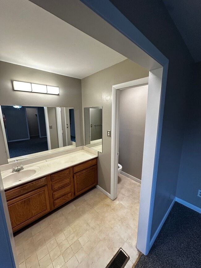 Building Photo - 3 Bedroom 1 bath