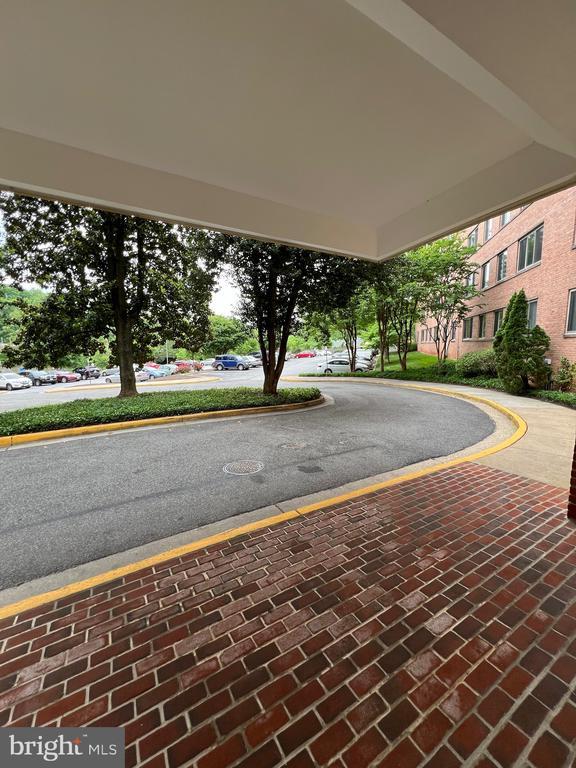 Foto principal - 3000 Spout Run Pkwy