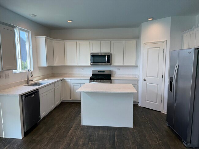 Building Photo - 345 Hemlock Ln