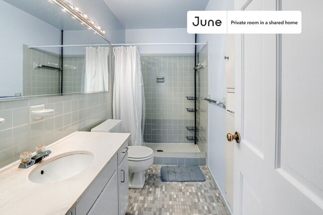 Building Photo - Room in Shared 7 bed/3.5 bath home