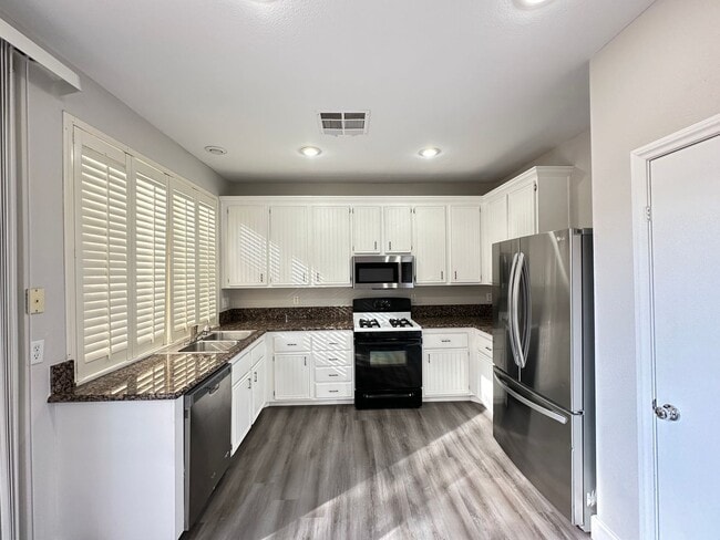 Building Photo - HEATHERWOOD