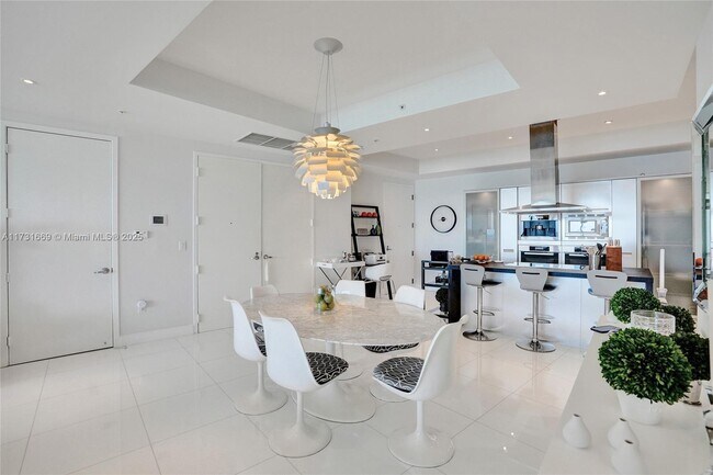 Foto del edificio - 18201 Collins Ave