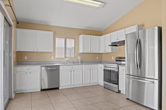 Building Photo - 11320 W Hutton Dr
