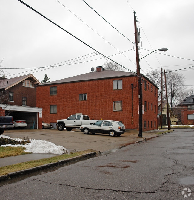 Building Photo - 167 N Portage Path