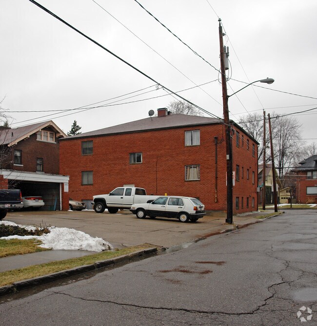 Foto del edificio - 167 N Portage Path