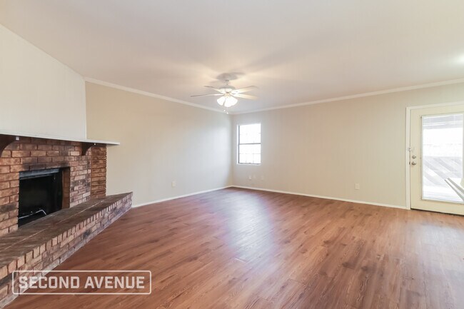 Building Photo - 416 Woodcrest Way