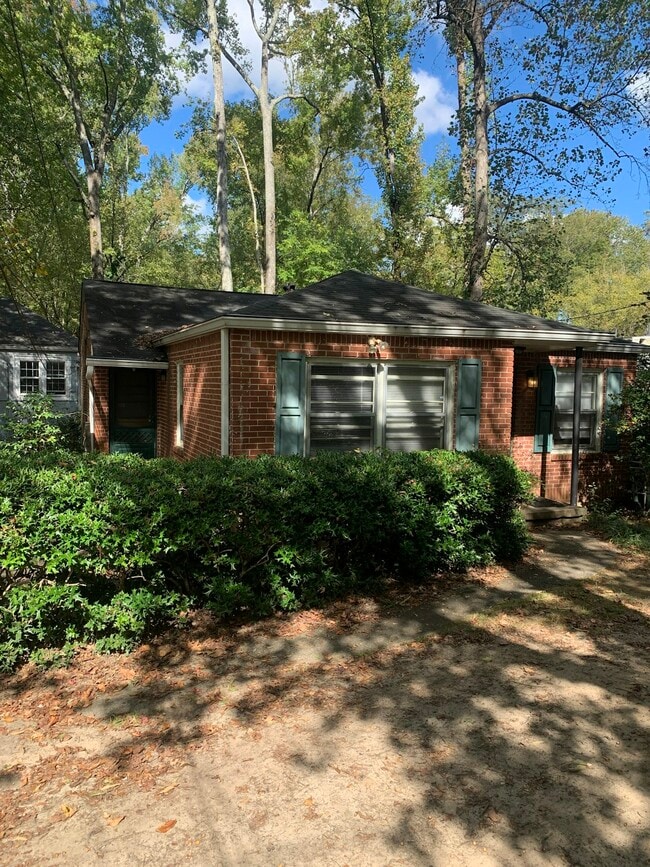 Building Photo - 117 Shadowmoor Dr