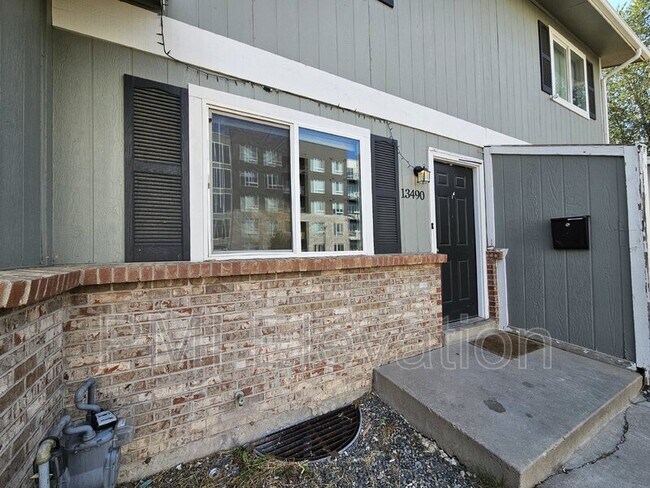 Foto del edificio - 13490 E 13th Pl
