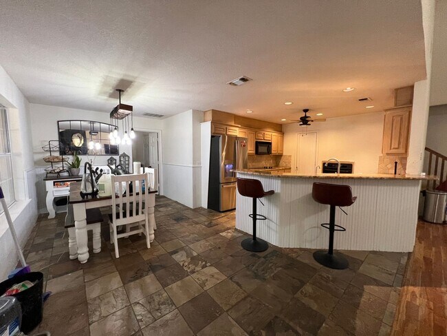 Building Photo - Unique 2-story 3/3.5/2 on 3 Acres Located ...
