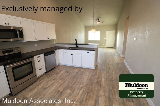 Building Photo - 3 br, 2 bath House - 977 S Greenway Ave