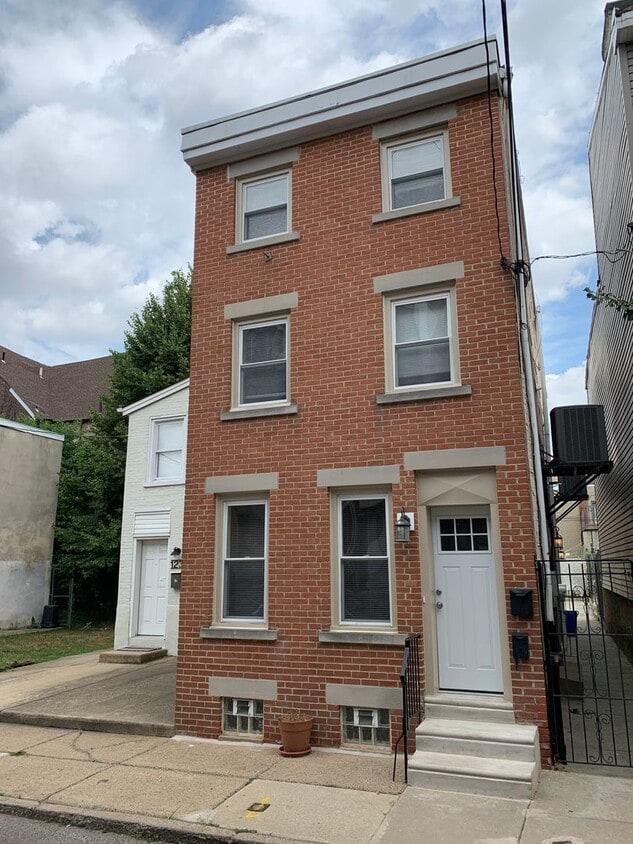 Primary Photo - 1229 E Oxford St