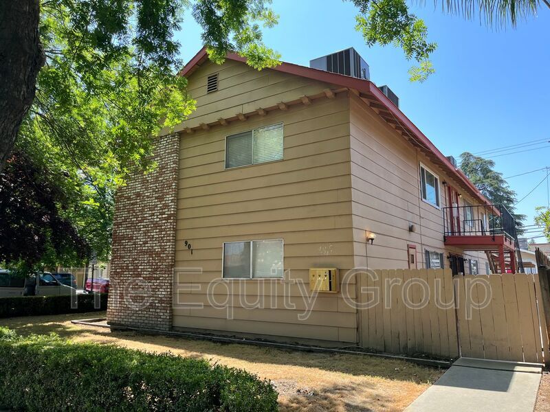 901 W Center Ave, Visalia, CA 93291 House Rental in Visalia, CA