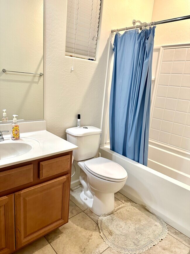 Foto del edificio - Layton Lake Home Room for Rent