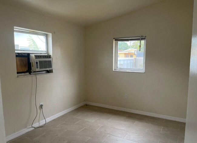 Foto del edificio - 2721 NW 28th St