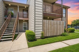 Building Photo - 9090 S Braeswood Blvd