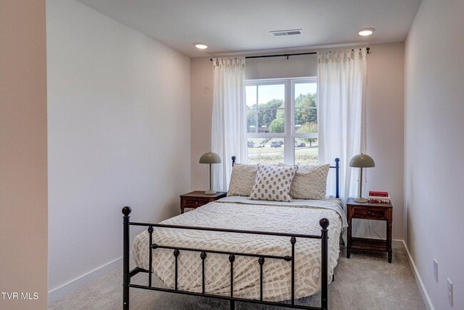 Building Photo - Brand New 3 bed 2 bath across from Northeast State Community College & TRI Cities Airport!
