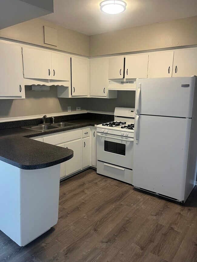 Foto del edificio - 5818 W 107th St