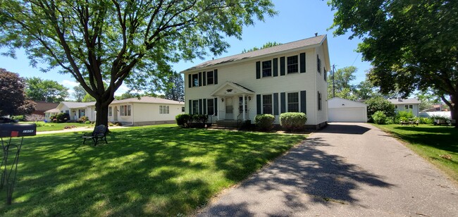 Front Yard - 1908 29th St S