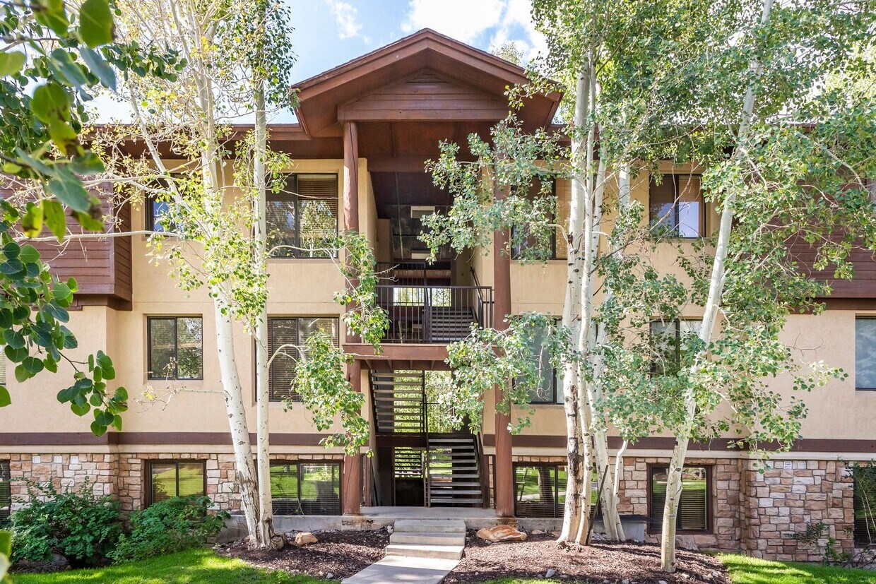 Primary Photo - Pinebrook Condo Near Bus Line