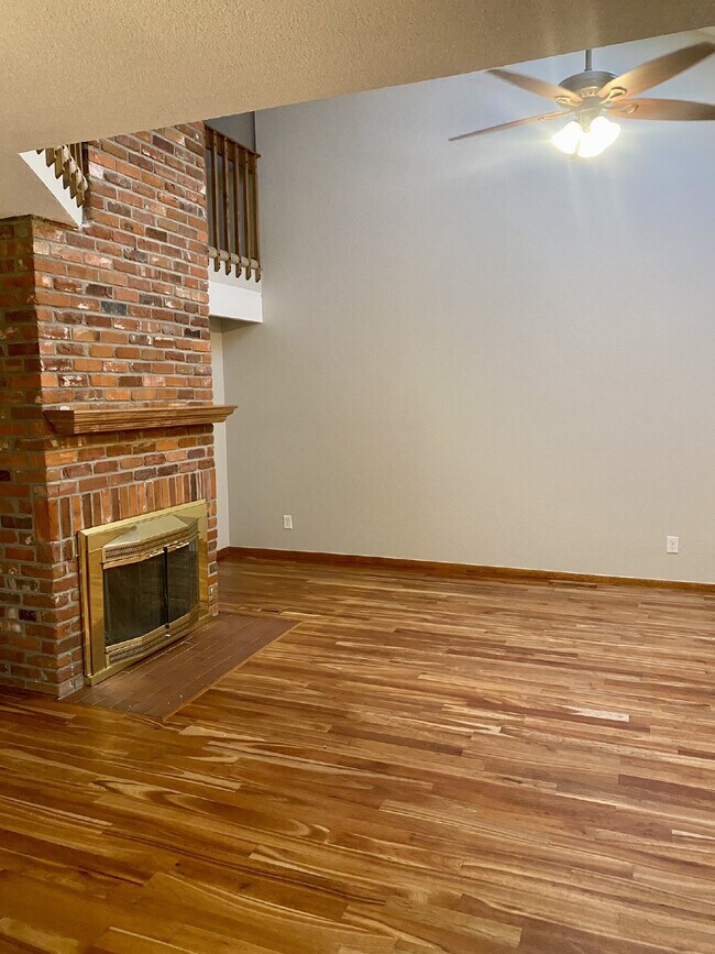 Foto del edificio - Don't Miss out on this 2 Bed +Loft Townhom...
