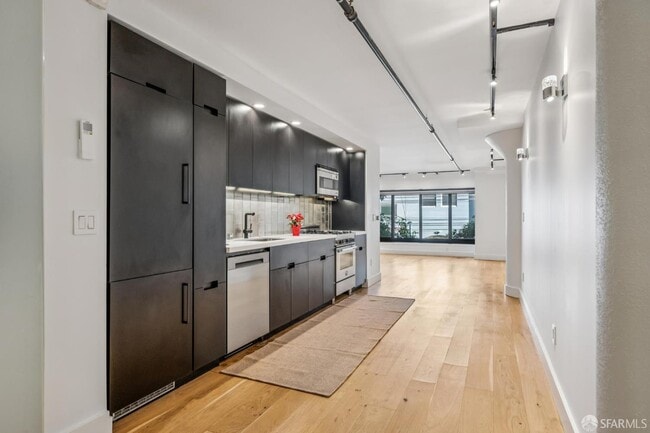 Building Photo - 1875 Mission St