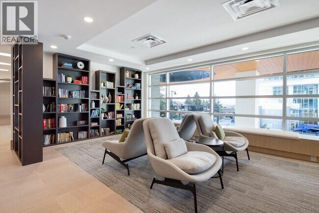 Photo du bâtiment - 525 Foster Ave