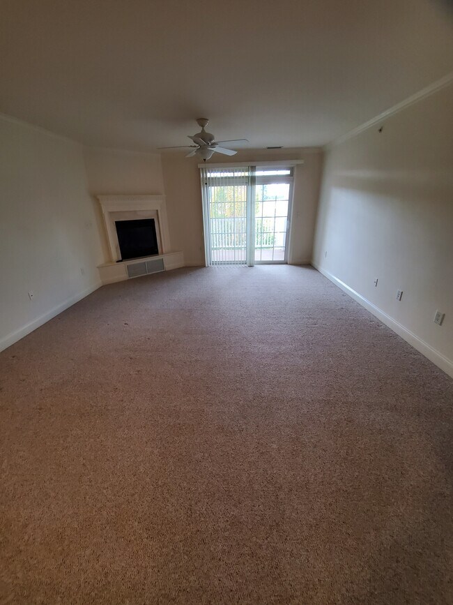 Living Room - 1310 Emerald Ct