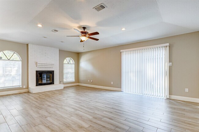 Foto del edificio - 5423 Fawn Trail Ln