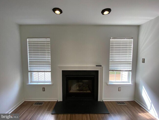 Foto del edificio - 3024 Juniper Ln