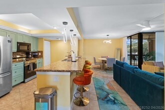 Building Photo - 500 Egret Cir