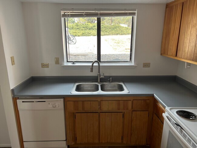 Kitchen - 2064 42nd St